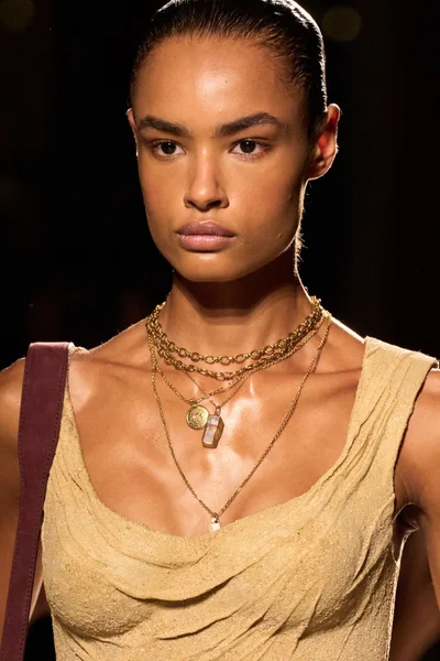 Look 50